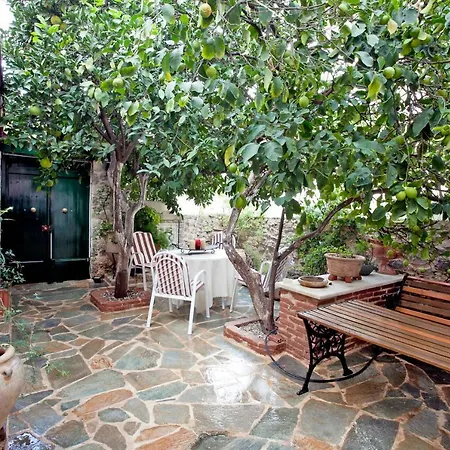 빌라 Traditional House Beneath Palamidi Castle *